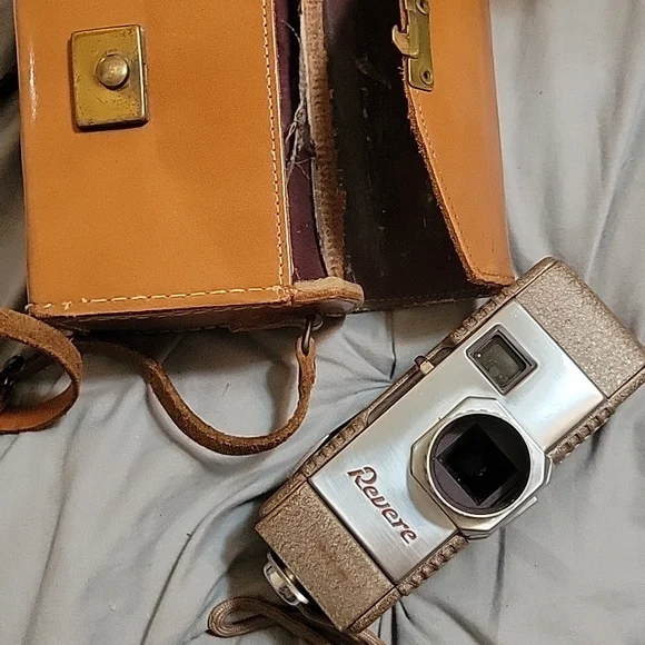 Vintage revere 8 mm movie camera circa 1950s - Picture 1 of 7